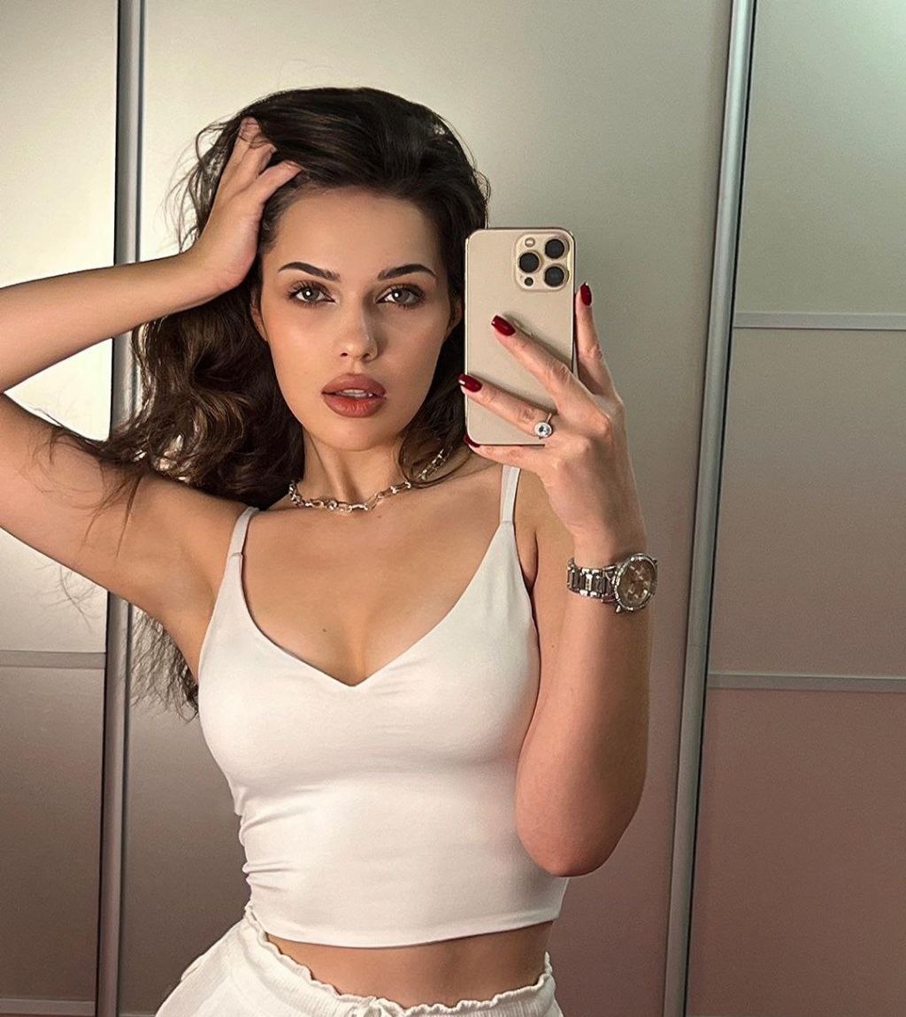 Ксюша привлекальеная девушка из Петрозаводска цена от 3000 руб