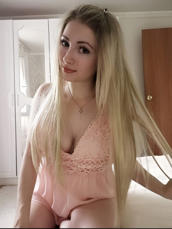 Искра привлекательная девушка из Петрозаводска цена от 10000 руб